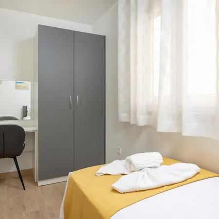 2 Bedroom Beautiful Apartment In Podstrana