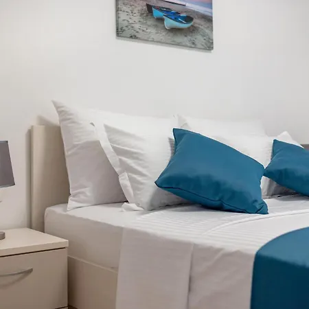 2 Bedroom Beautiful Apartment In Podstrana *