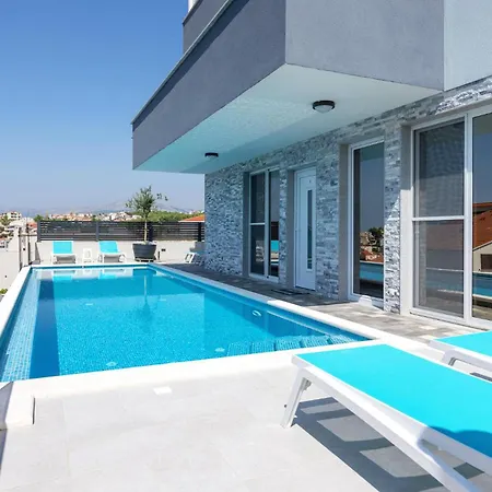 Awesome In With Kitchen * Podstrana
